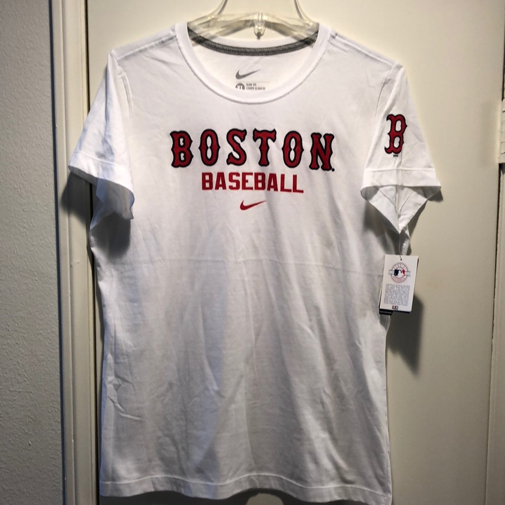 NWT! Nike Boston Red Sox T-shirt. Women’s slim fit XL